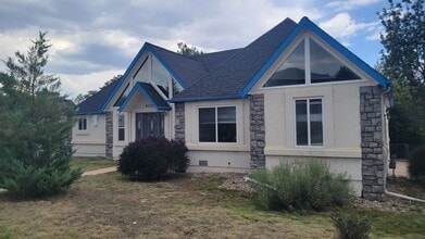 Building Photo - 6015 Ursa Ln