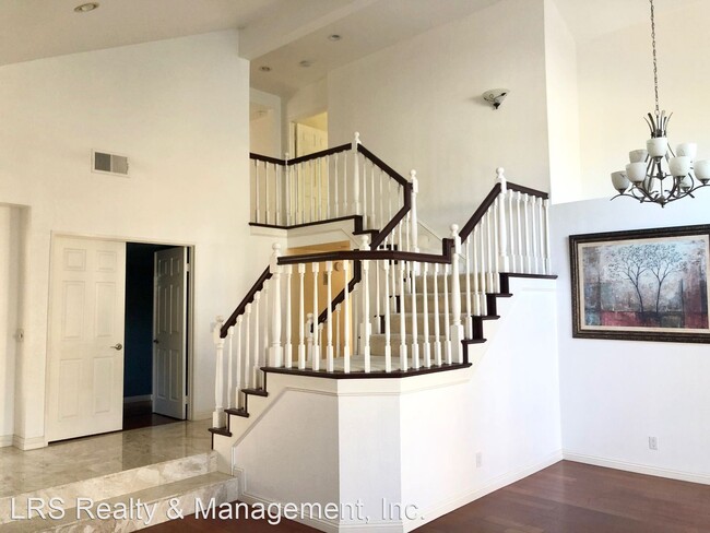 Building Photo - 4 br, 3 bath House - 15390 Green Valley Dr