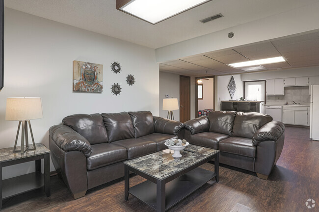 4 BR, 4 BA - Living Room - The Atrium