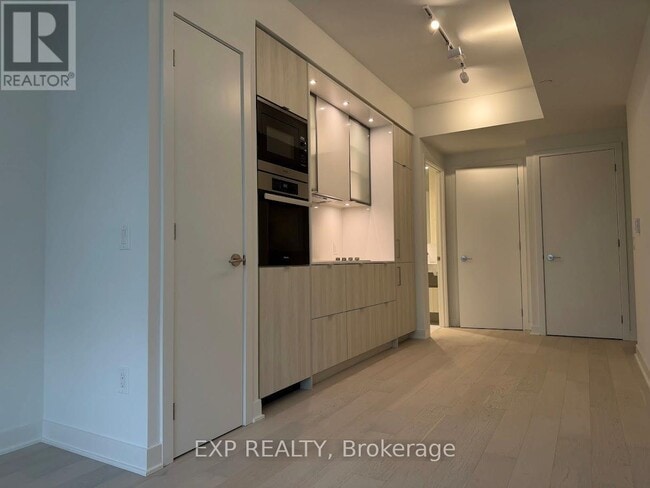 Photo du bâtiment - 11 Yorkville Ave