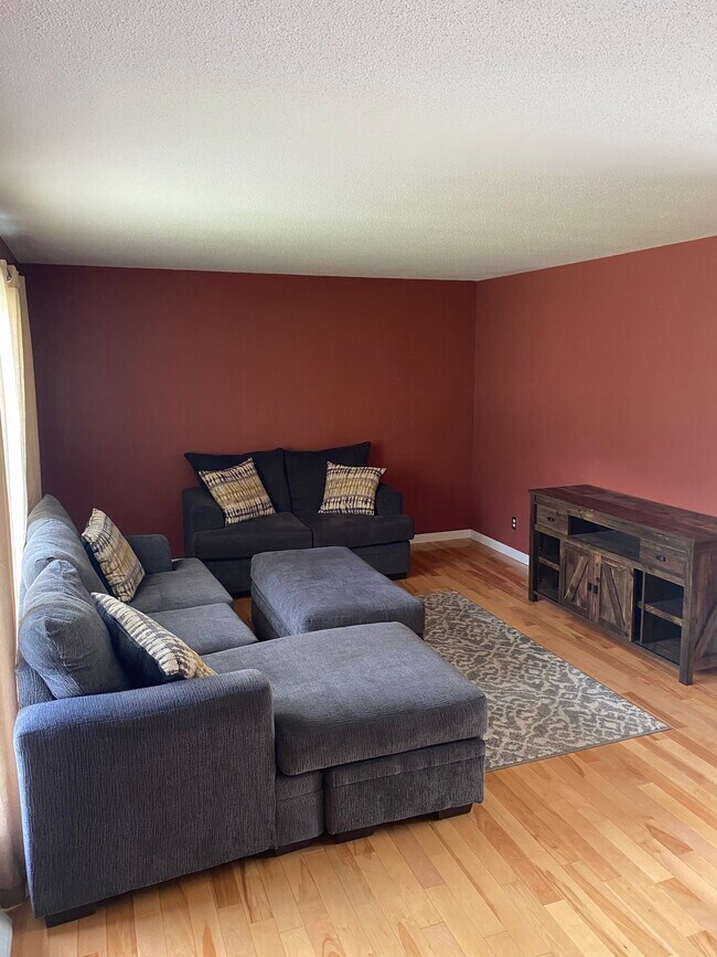 Foto del edificio - 1149 Knoll Crest Ct