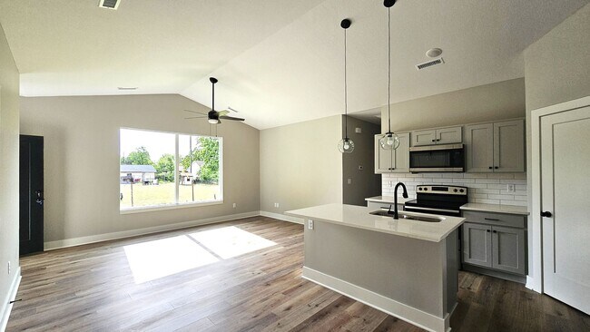 Foto del edificio - New 3 bedroom/2 bath townhome with double ...