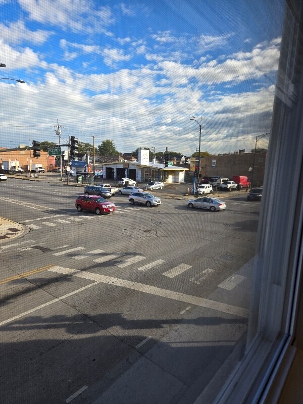 Foto del edificio - 4801 W Armitage Ave