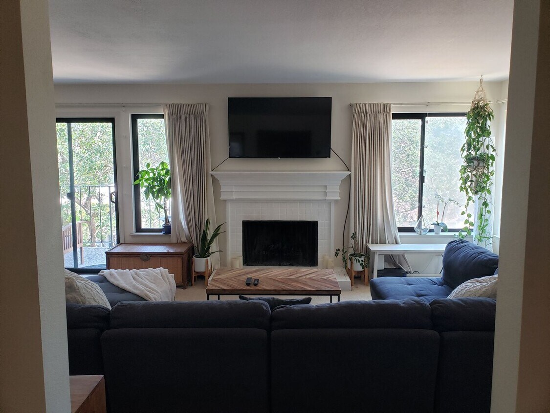 Foto principal - Stunning 2 Bed 2 Bath Condo in Novato, CA
