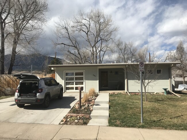 Building Photo - Updated 3 Bed 1.5 Bath Home off Bike Path