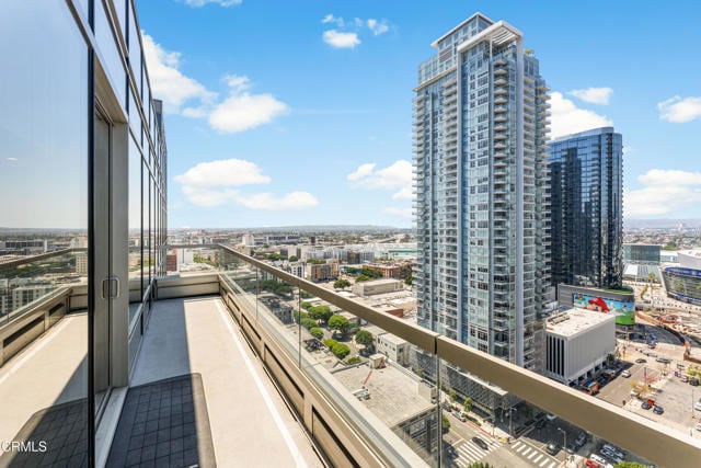 Foto del edificio - 1155 S Grand Ave