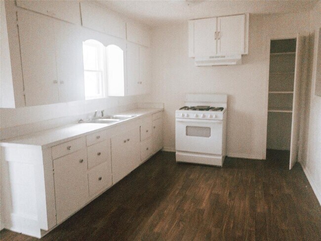 Foto del edificio - 316 W 4th Terrace