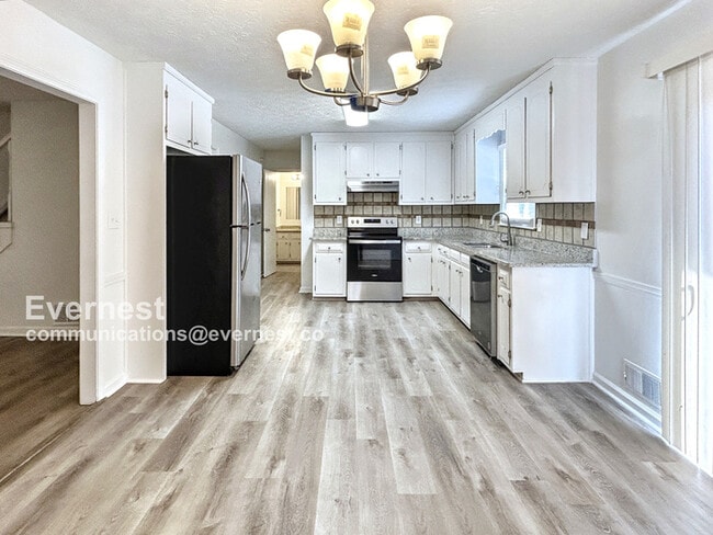 Building Photo - 704 Wilkes Dr