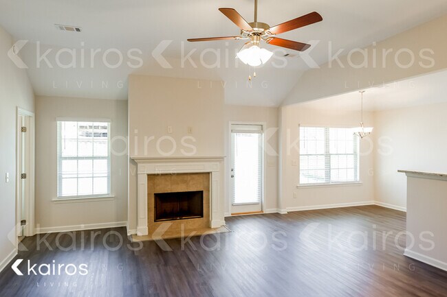 Building Photo - 713 Park Ln.
