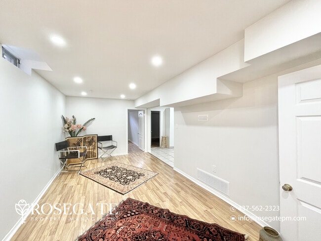 Building Photo - Bright 2-Bedroom Basement Apartment with Parking in Richmond Hill