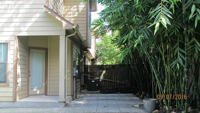 Building Photo - 5202 Brinkman Ct