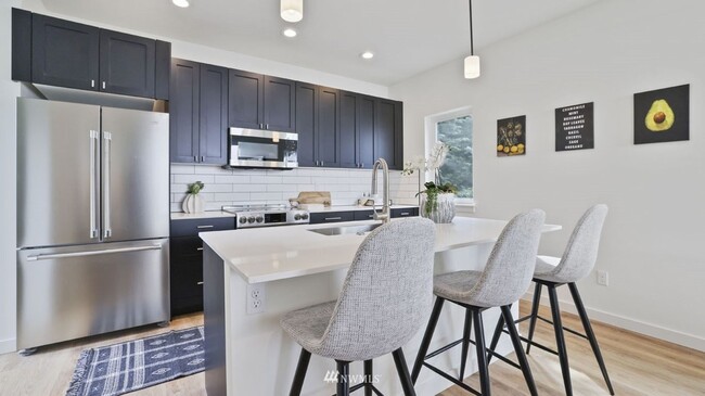 Foto del edificio - Modern Luxury Townhome Near Lake Washington
