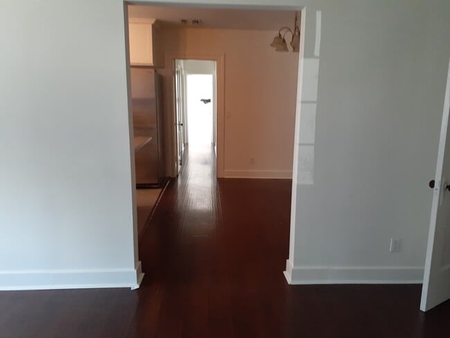 Building Photo - 1109 S Rimpau Blvd