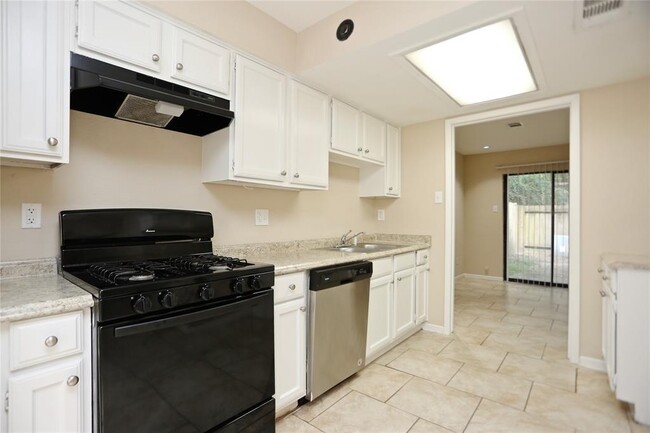 Building Photo - 2806 Elm Grove Ct