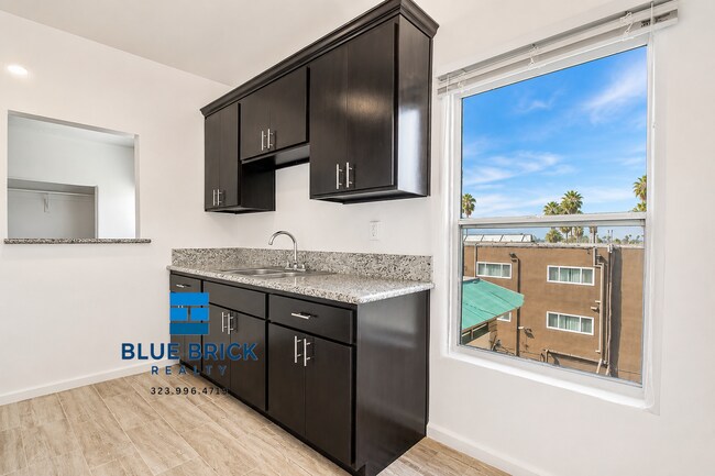 Foto del edificio - 921 S Bonnie Brae St