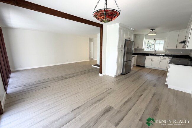 Foto del edificio - Spacious Remodeled 3 BD/2 BA Home, 2 Bonus Rooms & Large Backyard