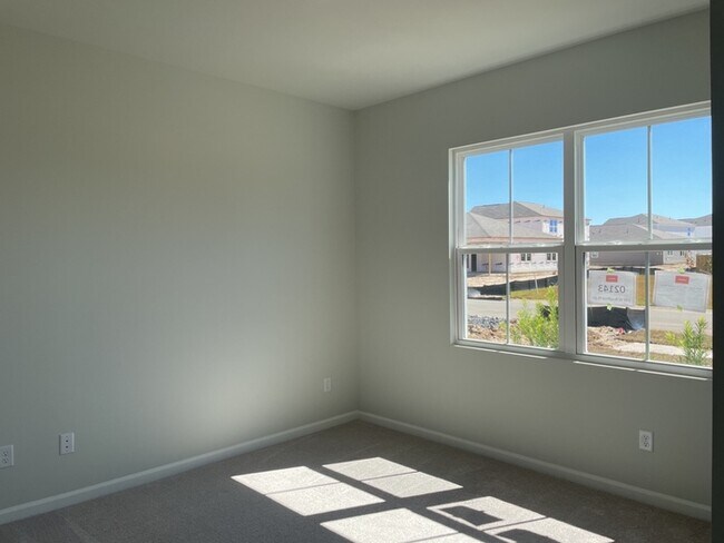 Building Photo - 239 W Bradford Pointe Drive FOR RENT!