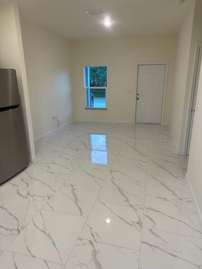 Foto del edificio - Cute Two Bedroom Cottage-MOVE IN READY