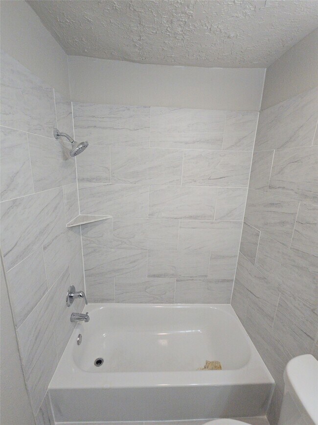 Foto del edificio - 3335 Tuam St