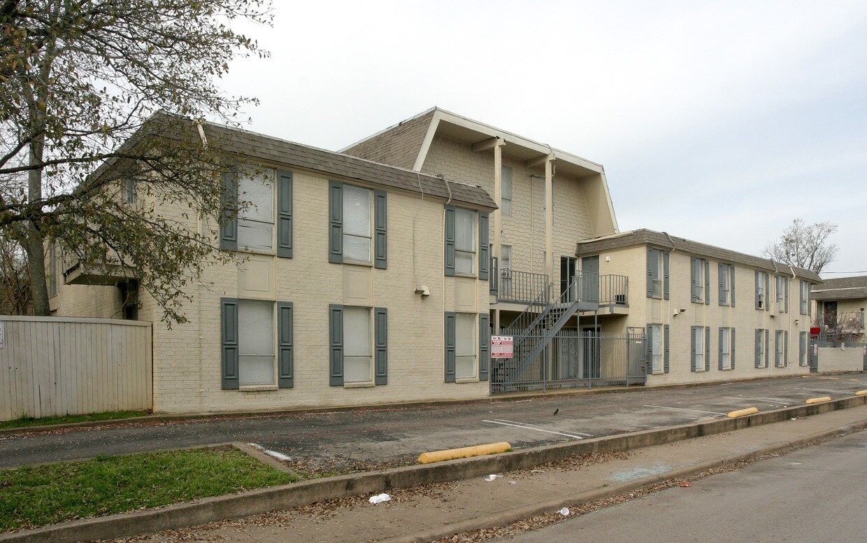 Building Photo - 2525 Reagan St