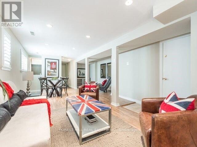 Photo du bâtiment - 42 Astley Ave