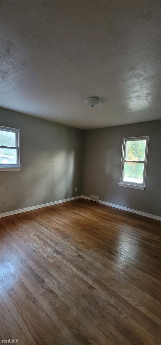 Building Photo - 2 br, 1 bath House - 3001 South 43rd Street