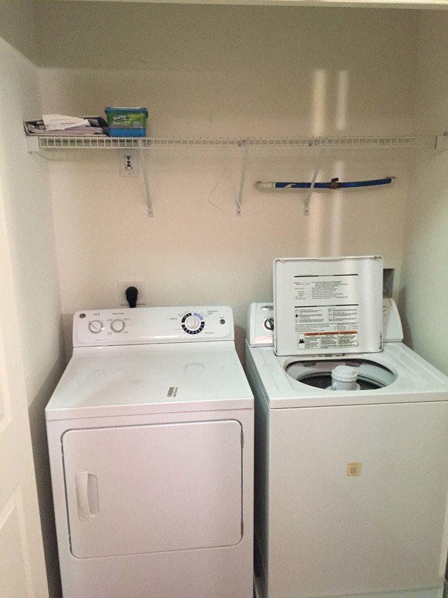 Washer dryer in unit - 200 W Elm St