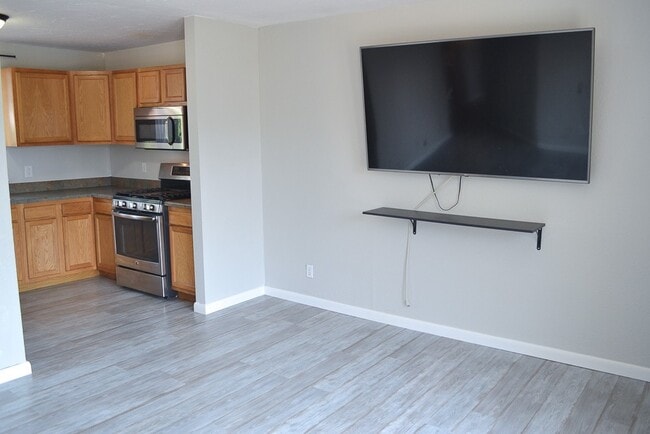 Building Photo - 320 Cuchara St