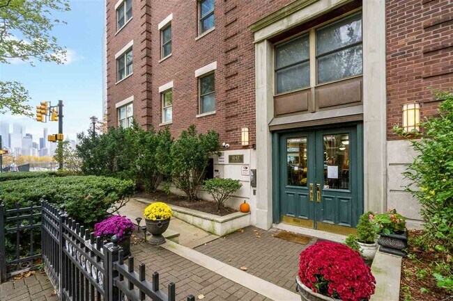 Building Photo - 63 Sussex St
