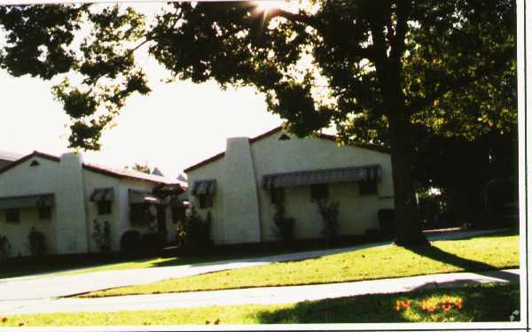 Building Photo - 1047 N Euclid Ave