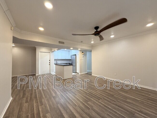 Foto del edificio - 3045 Walnut Bend Ln