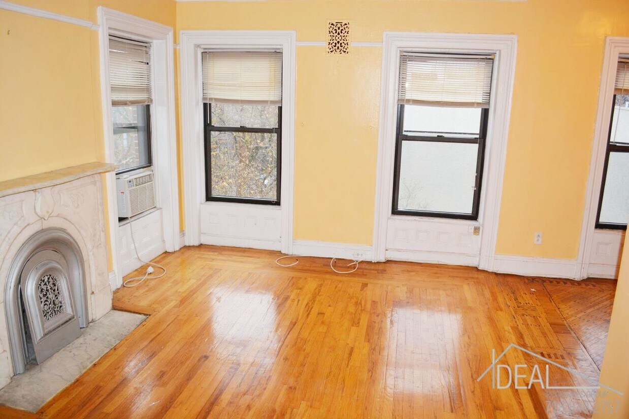 Primary Photo - 72 Greene Ave