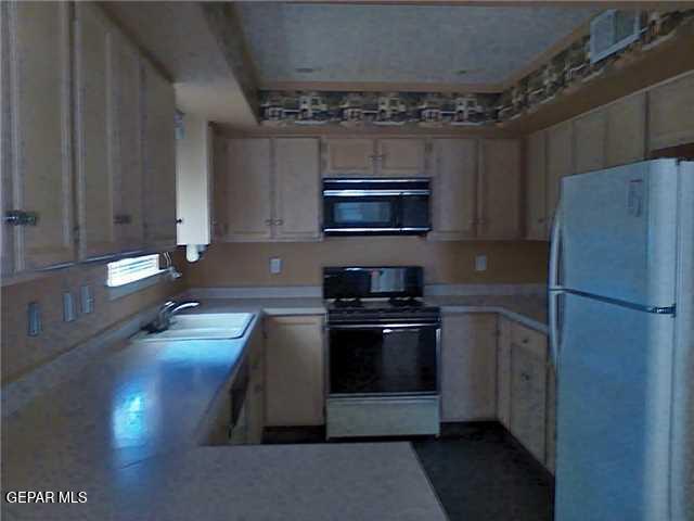 Building Photo - 6940 Crown Ridge Dr