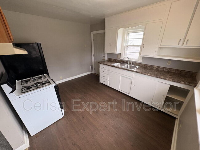 Foto del edificio - 2221 Vance Ave