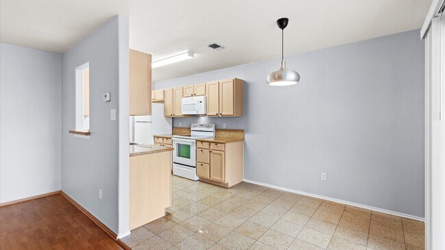 Building Photo - THE VILLAS OF NORTHGATE