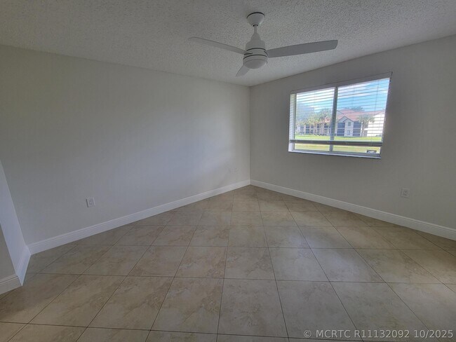 Building Photo - 4208 Glenmoor Dr