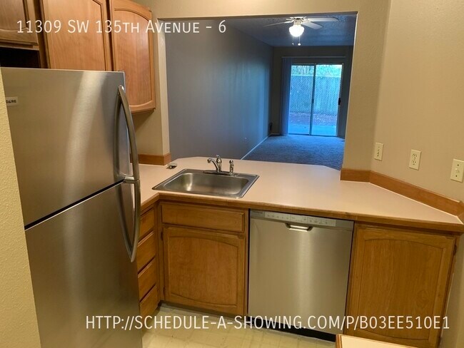 Foto del edificio - 2BD 2BA 900 sqft w/ GARAGE, W/D hk up, Fir...