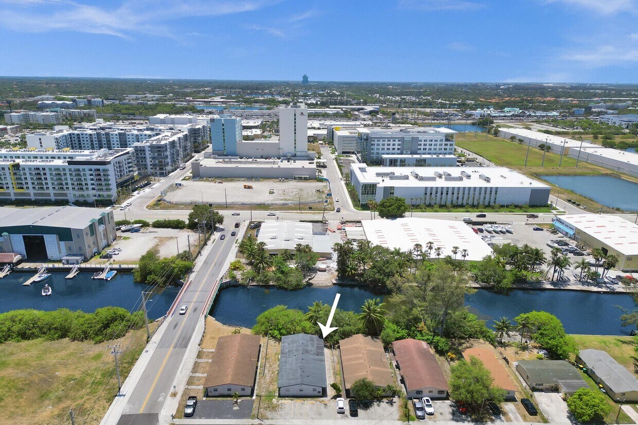 Foto principal - 105 NW 14th Way