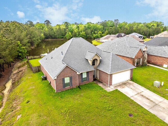 Foto del edificio - 26286 Poplar Glen Dr