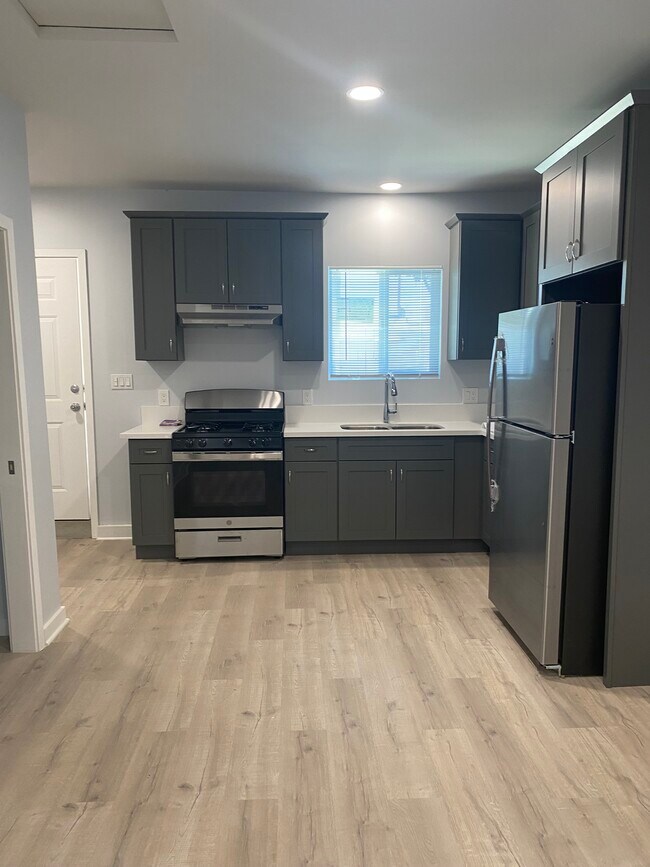Kitchen - 6414 Easton St