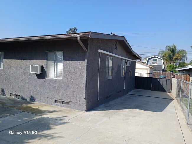 Foto del edificio - 15450 Country Club Dr
