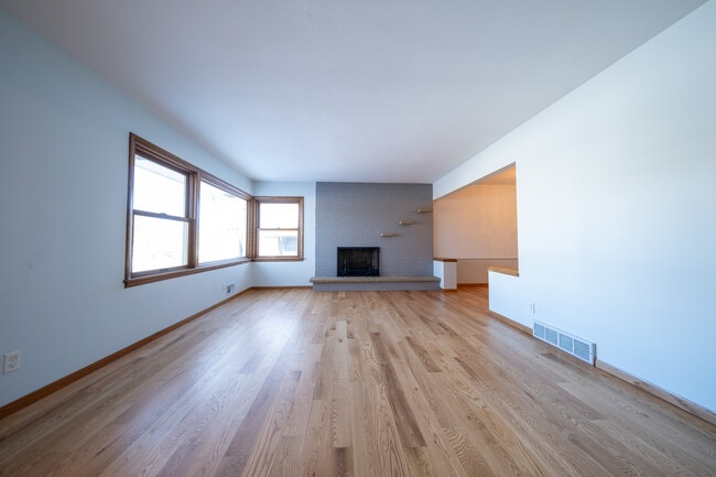 Building Photo - 5209 W 61st St