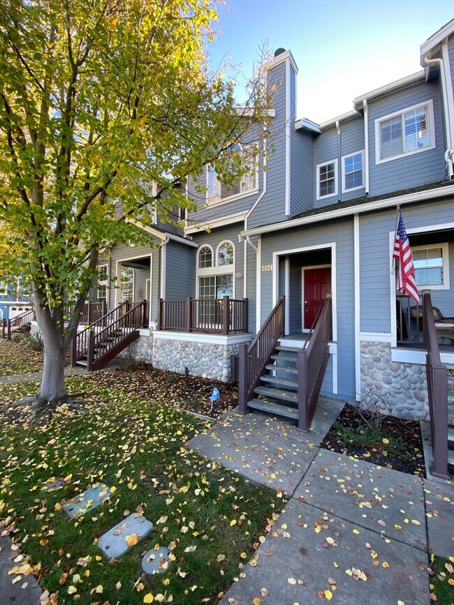 Foto del edificio - PENDING - Extraordinary Portside Village Property