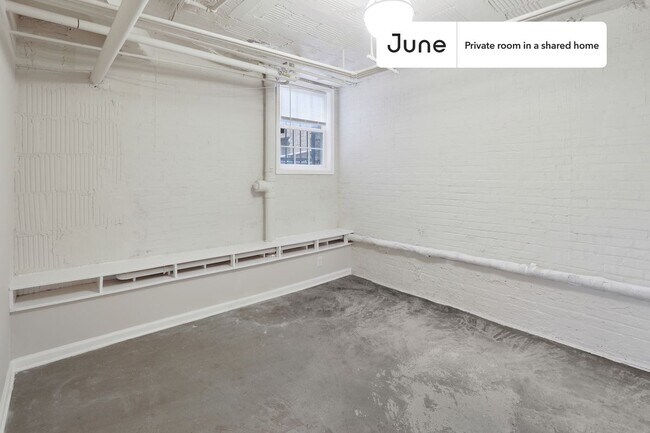 Building Photo - Room in Shared 5 bed/2 bath home in Dupont Circle