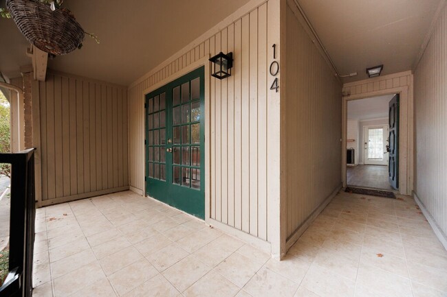 Foto del edificio - 1 Month Free on this 3 bedroom 2 bath Cond...