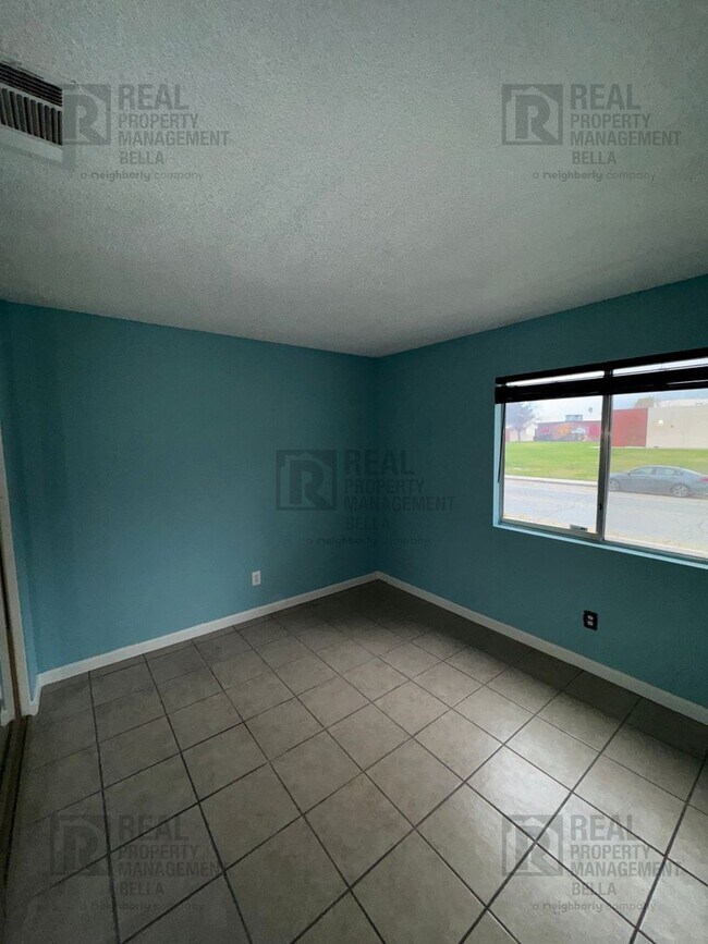 Building Photo - 55+ COMMUNITY- Charming 2-Bed, 2-Bath Home in Desirable 55+ Sunrise Community