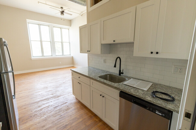 Building Photo - 2651 Buckius St