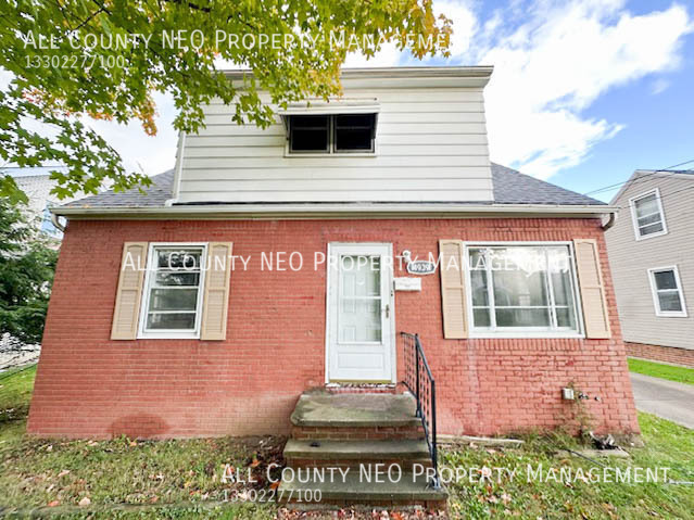 Foto principal - Cozy 3-Bed Home in Garfield Heights!