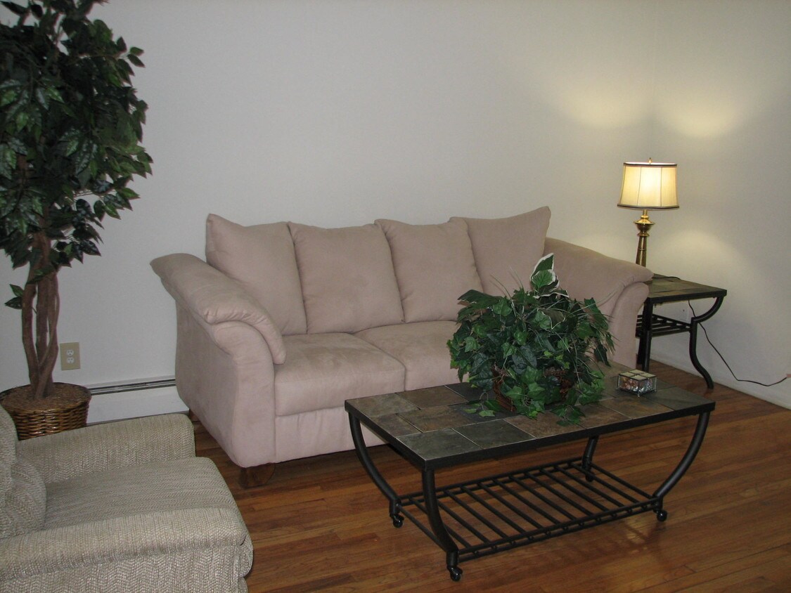 Primary Photo - 51 Sandy Ln