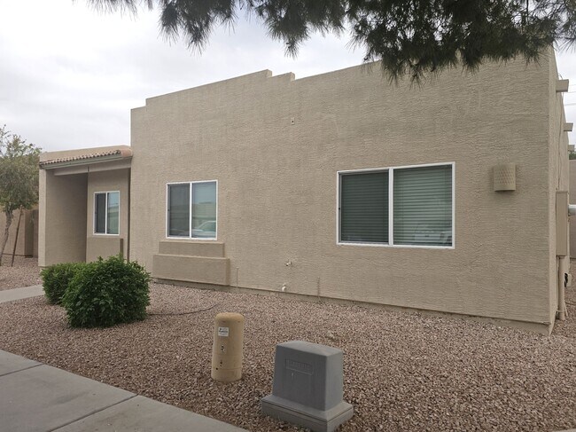 Foto del edificio - 2300 E Magma Rd